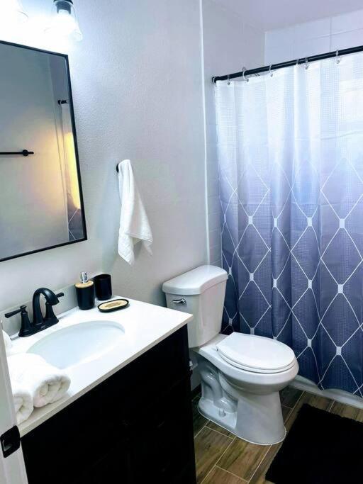Phoenix Retreat - 2 Bedroom Home With King-Size Bed - 3 Smart Tvs - 10 Min From Airp - Unit A Zewnętrze zdjęcie