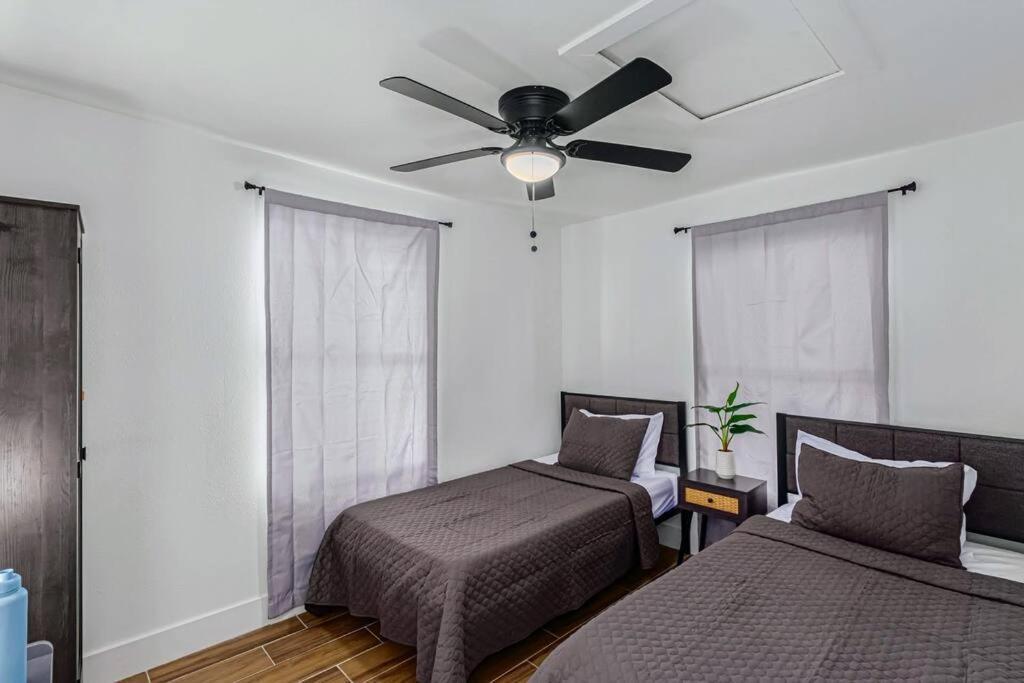 Phoenix Retreat - 2 Bedroom Home With King-Size Bed - 3 Smart Tvs - 10 Min From Airp - Unit A Zewnętrze zdjęcie